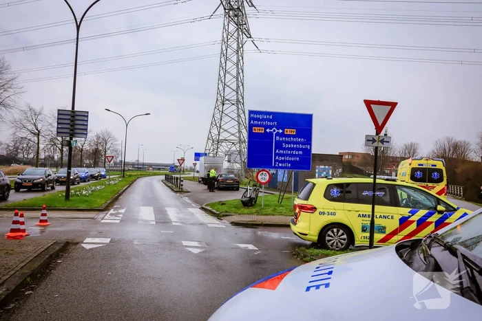 Traumahelikopter landt na ongeval met fietser