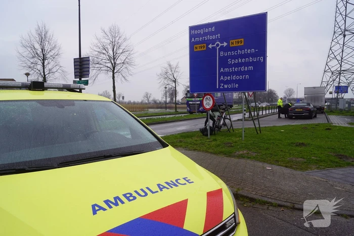 Traumahelikopter landt na ongeval met fietser