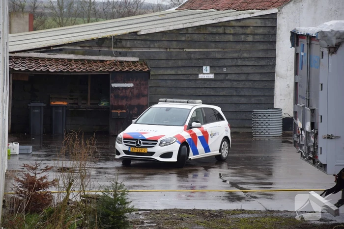 Arrestatieteam valt loods binnen