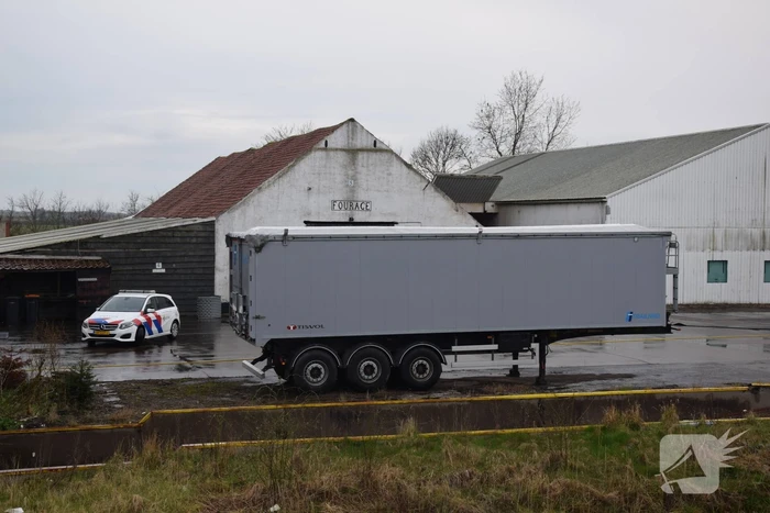 Arrestatieteam valt loods binnen