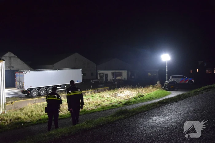Arrestatieteam valt loods binnen