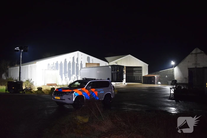 Arrestatieteam valt loods binnen