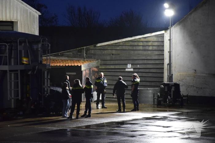 Arrestatieteam valt loods binnen