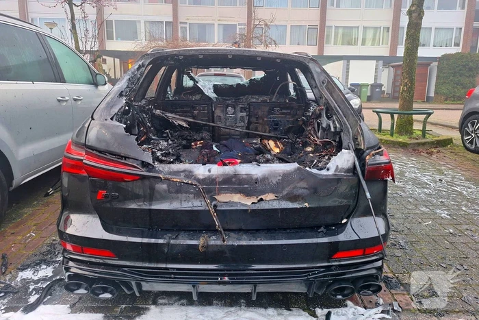Audi compleet verwoest door brand