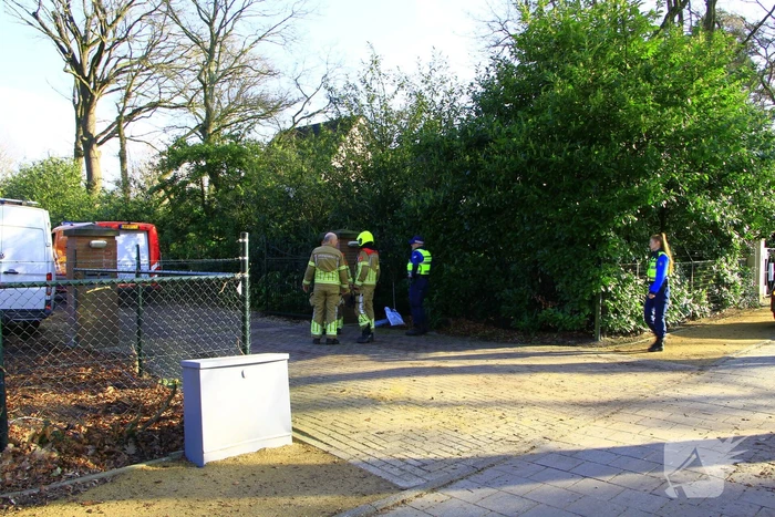Brandweer verricht metingen bij sloopwoning