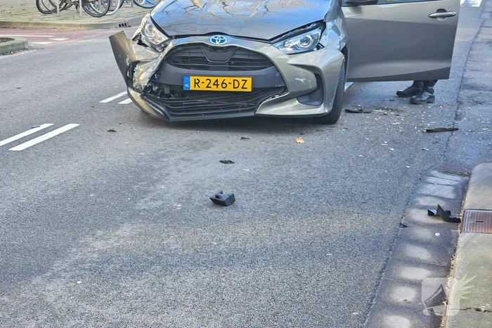 Meerdere voertuigen beschadigd bij aanrijding
