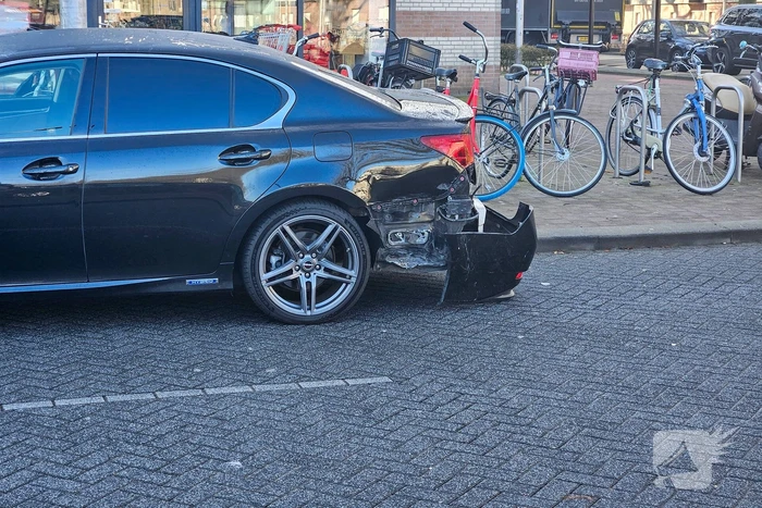 Meerdere voertuigen beschadigd bij aanrijding
