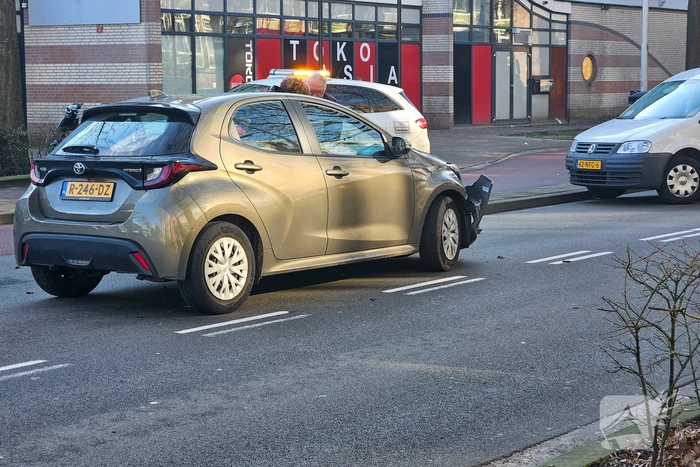 Meerdere voertuigen beschadigd bij aanrijding
