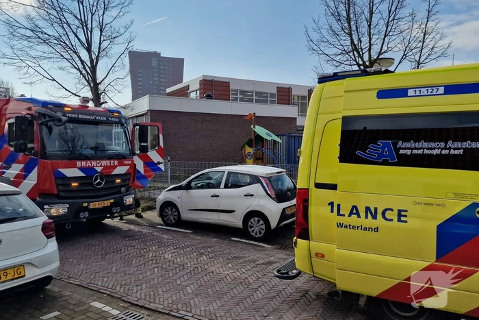 Basisschool ontruimd vanwege vreemde geur