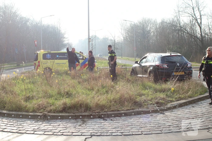 Vrachtwagen klapt op personenauto