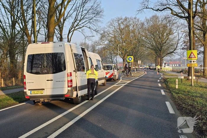 Fietser overleden bij aanrijding met bestelbus