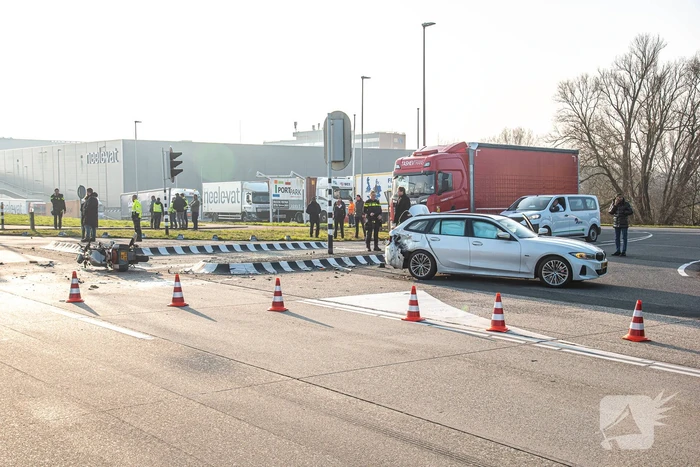 Motorrijder ernstig gewond bij aanrijding