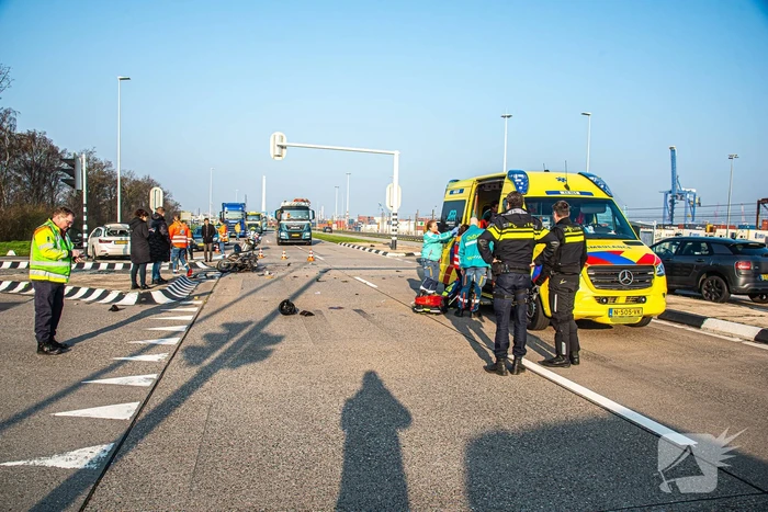 Motorrijder ernstig gewond bij aanrijding