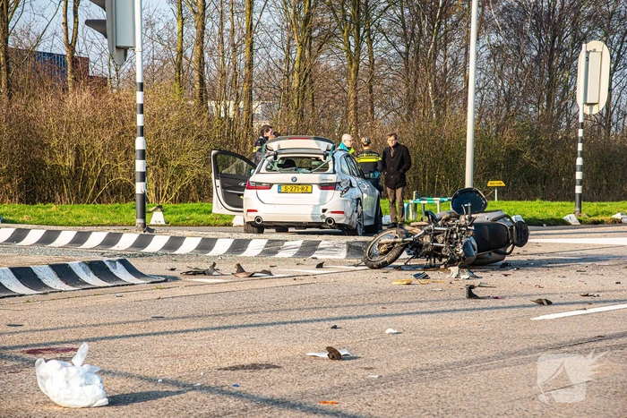 Motorrijder ernstig gewond bij aanrijding