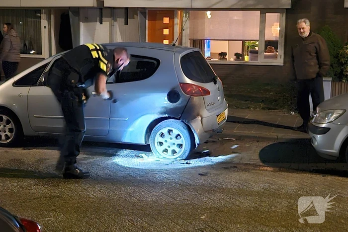 Onderzoek naar brandstichting onder auto