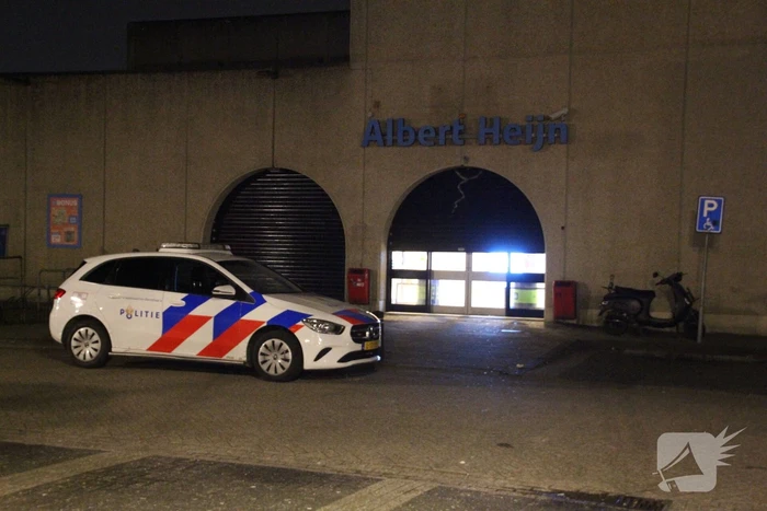 Supermarkt personeel bedreigt tijdens overval