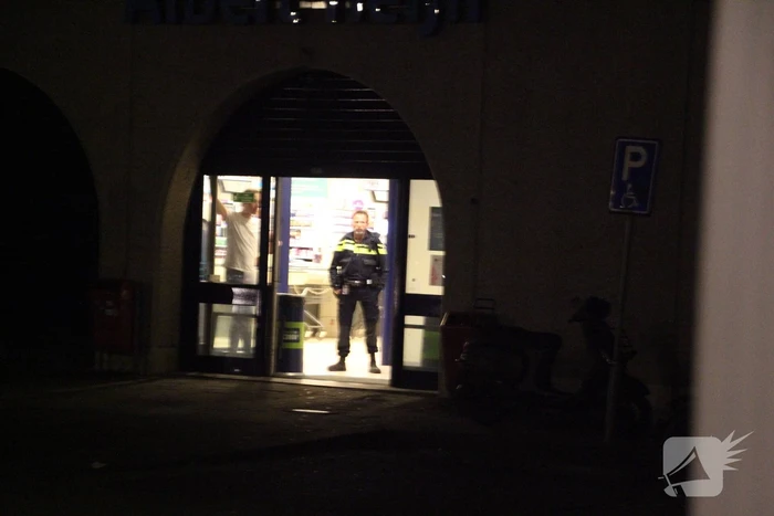 Supermarkt personeel bedreigt tijdens overval