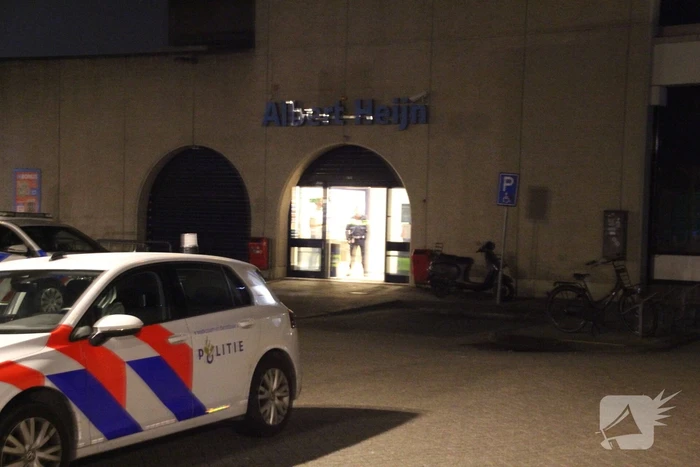 Supermarkt personeel bedreigt tijdens overval