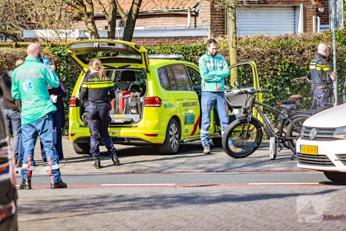 Fatbike met gashendel in botsing met e-bike en auto