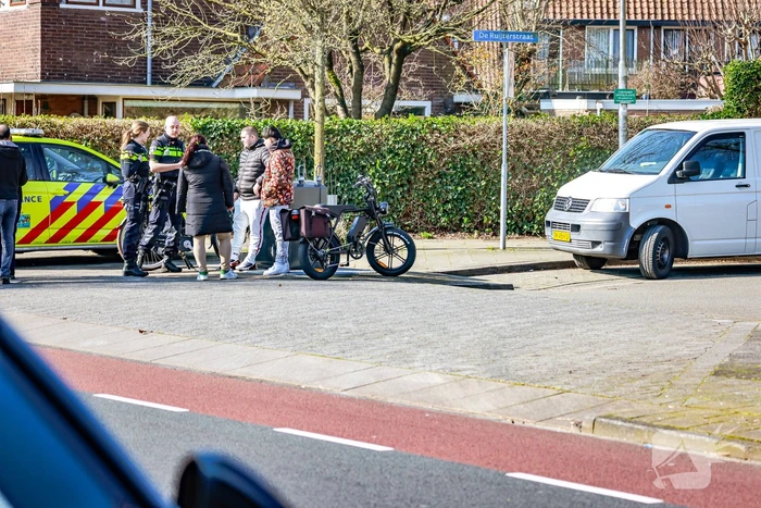 Fatbike met gashendel in botsing met e-bike en auto