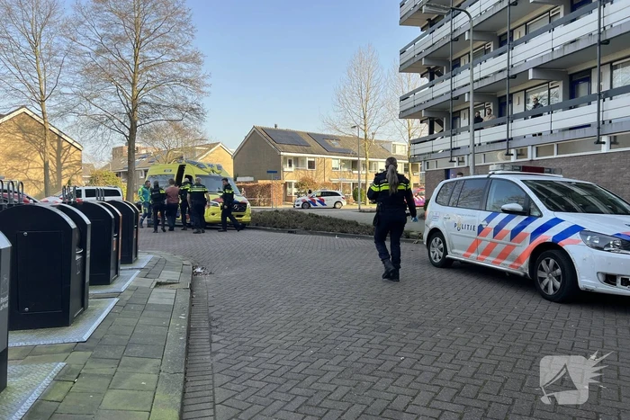 Hulpdiensten ingezet voor persoon met onbegrepen gedrag in flat