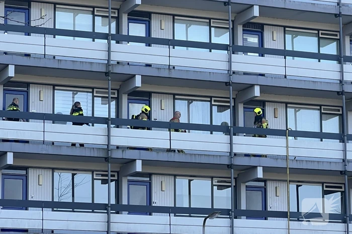 Hulpdiensten ingezet voor persoon met onbegrepen gedrag in flat