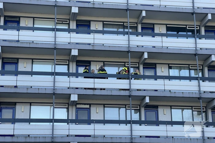 Hulpdiensten ingezet voor persoon met onbegrepen gedrag in flat
