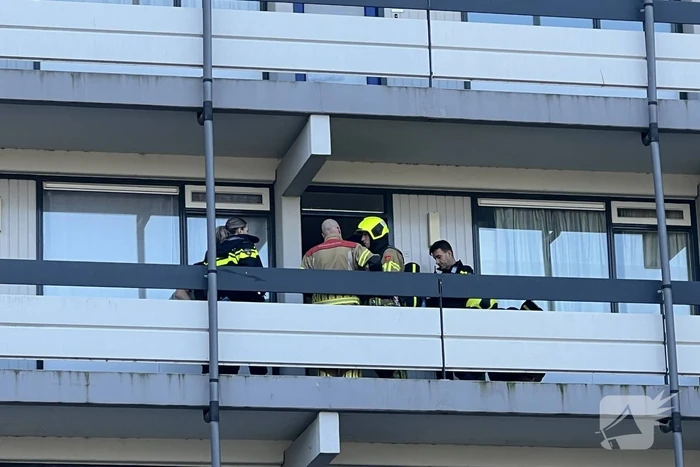 Hulpdiensten ingezet voor persoon met onbegrepen gedrag in flat