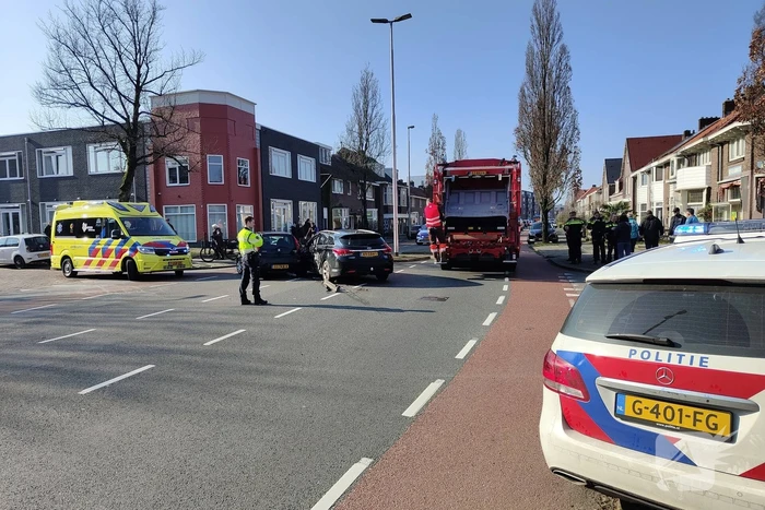 Auto's zwaar beschadigd door aanrijding