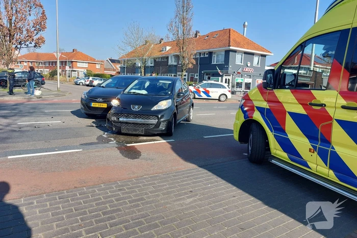 Auto's zwaar beschadigd door aanrijding