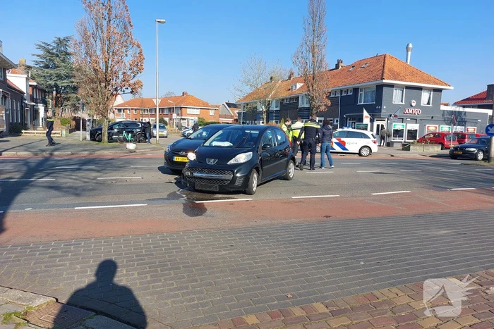 Auto's zwaar beschadigd door aanrijding