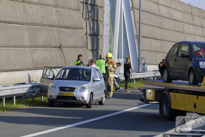 Ongeval op snelweg tussen meerdere voertuigen