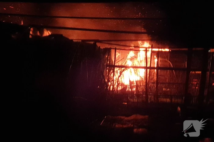 Uitslaande brand bij volkstuinencomplex