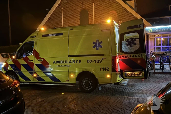Oudere bestuurster gewond bij botsing