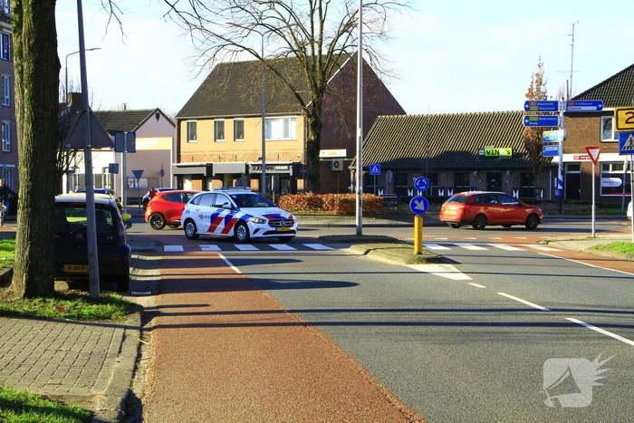 Fietser en automobilist in botsing