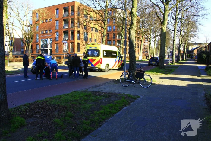 Fietser en automobilist in botsing