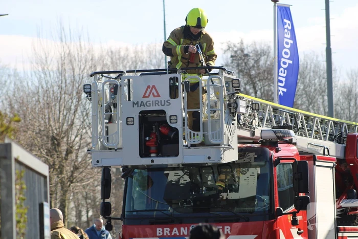 Brand in sporthal snel geblust