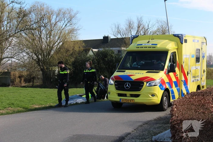Personenauto raakt te water