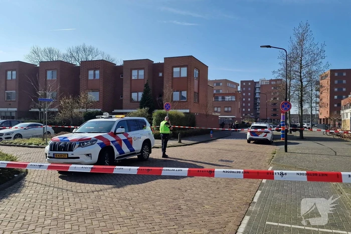 Politie lost schoten na gewapende overval