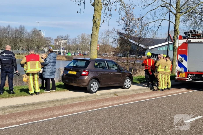 Politie lost schoten na gewapende overval