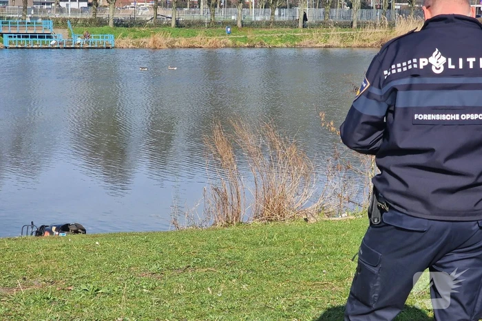 Politie lost schoten na gewapende overval