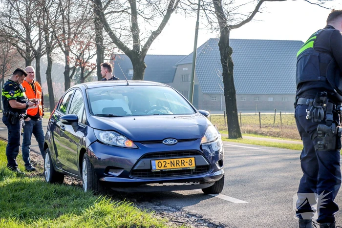 Automobilist gaat ervandoor na ongeval met drie andere auto's