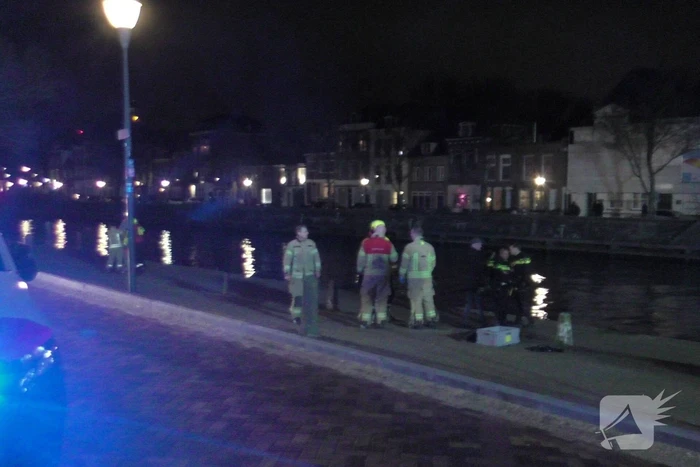 Persoon uit het water gered door politie en omstanders