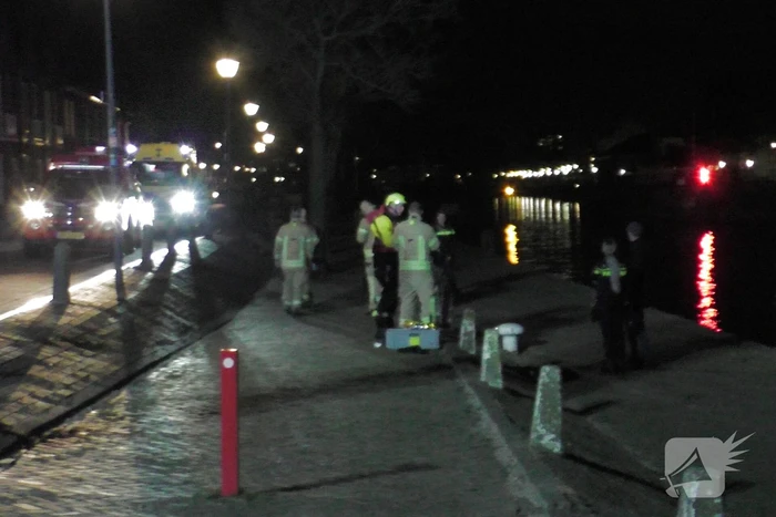 Persoon uit het water gered door politie en omstanders