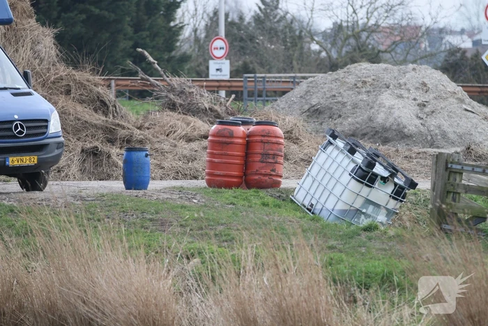 Onderzoek naar gedumpte vaten met mogelijk drugsafval