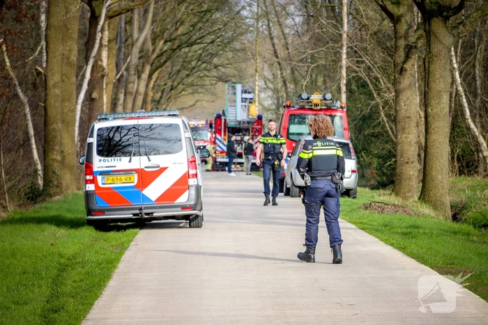 Brand in schoorsteen verwoest rietendak