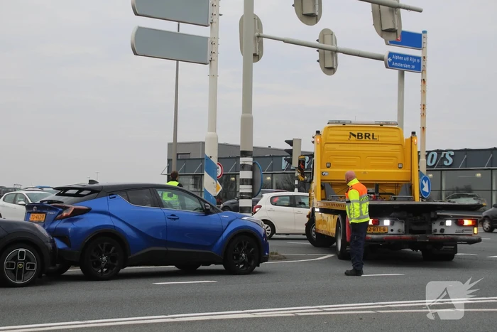 Twee voertuigen afgesleept na kop-staartaanrijding