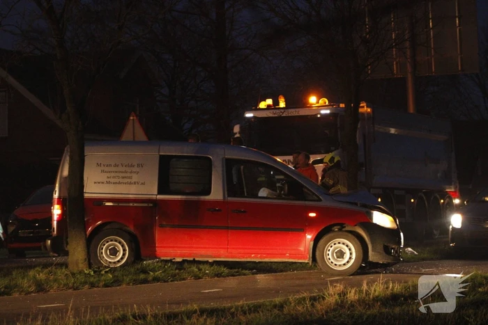 Meerdere voertuigen beschadigd bij botsing
