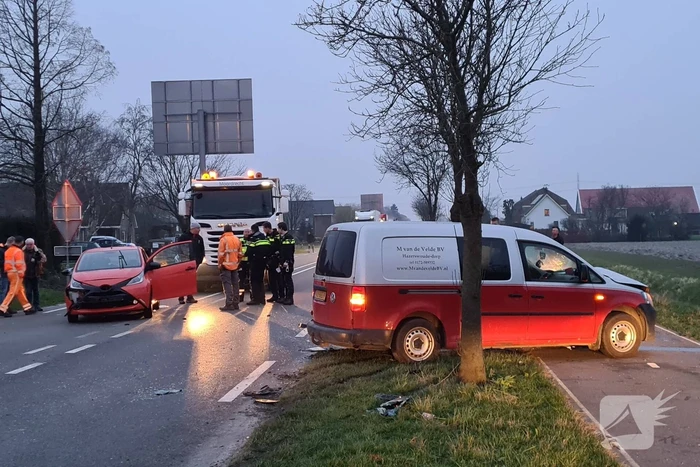 Meerdere voertuigen beschadigd bij botsing