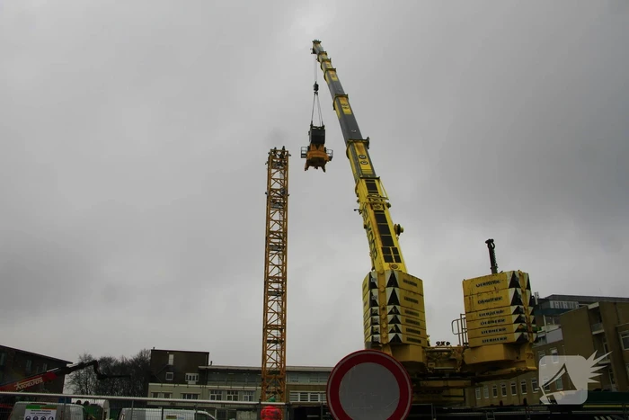 Weg afgesloten vanwege opbouw torenkraan voor nieuwbouw ziekenhuis